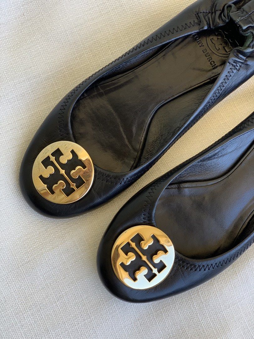 Tory Burch Black & Gold Leather (Category: Flats & Sandals) located in Bulacan. Submitted by bliselda (Listing ID 1466805892, Image 3). Description: Tory Burch Black & Gold Leather 🐝🐝 Good Condition ✨ size : 37.