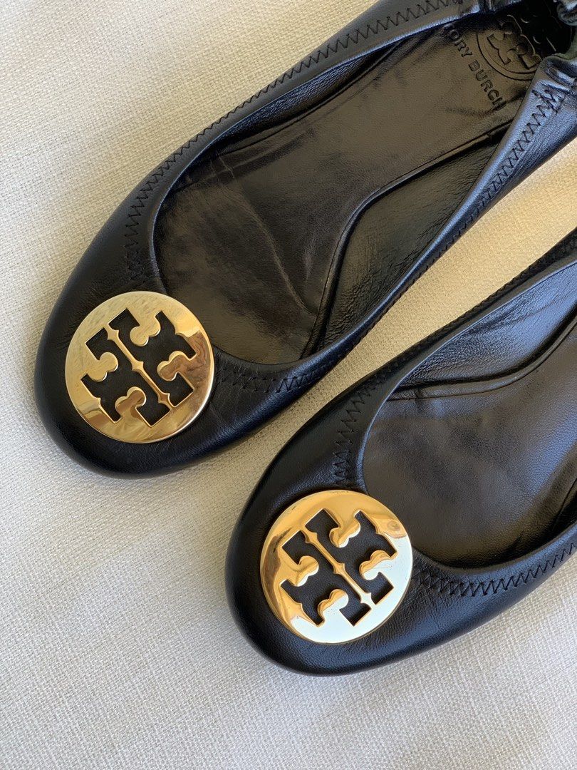 Tory Burch Black & Gold Leather (Category: Flats & Sandals) located in Bulacan. Submitted by bliselda (Listing ID 1466805892, Image 2). Description: Tory Burch Black & Gold Leather 🐝🐝 Good Condition ✨ size : 37.