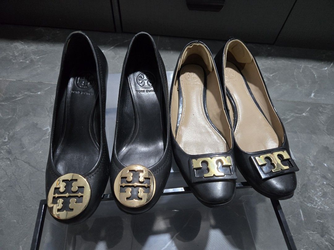 Bundle Tory Burch Black Wedge and Flat Shoes (Category: Flats & Sandals) located in Quezon City. Submitted by sweetprince (Listing ID 1466863736, Image 1). Description: Take note this is bundle my issue npo sya so manage your expectation, ikaw nlng bahala mgdikit sa gilid lng nmn nung wedge or much better ipatahi mo nlng. 💯👌authentic - Bundle of 2 authentic Tory Burch shoes in classic black - Pair 1: Black leather wedge heels featuring large go