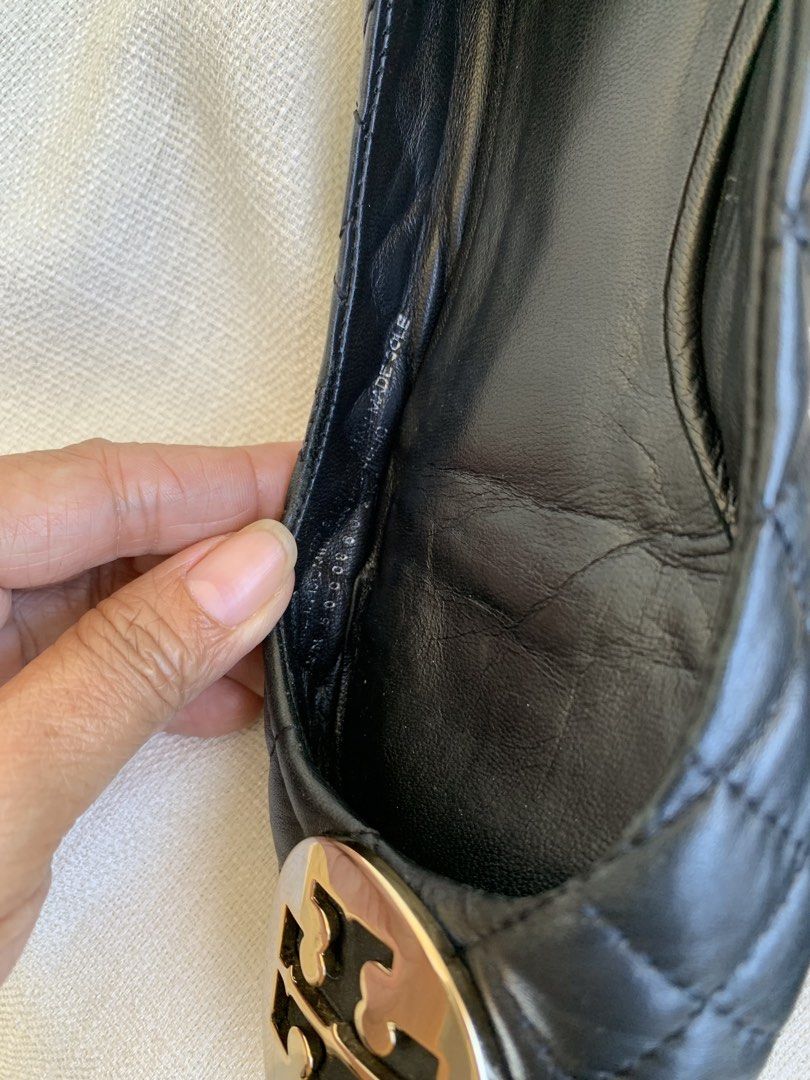 Tory Burch Chelsea Leather Quilted (Category: Flats & Sandals) located in Bulacan. Submitted by bliselda (Listing ID 1466806525, Image 3). Description: Tory Burch Chelsea Leather Quilted ✨🖤🖤 Good Condition ✨ size: 7.5 up to 8.