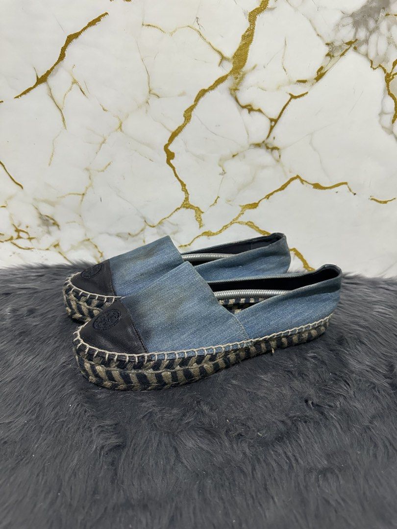 Tory Burch espadrillep (Category: Flats & Sandals) located in Marikina City. Submitted by georgiaprelovestuff (Listing ID 1466881156, Image 3). Description: size 38 PLEASE READ BEFORE MAKING AN OFFER: 🔹No inclusions since this is preloved 🔹NO to low ballers please 🔹NO meetups due to busy schedule 🔹If you make an offer, please get the item let's not waste each other's time 🔹NO return NO exchange NO cancellation 🔹Please manage your expectatio
