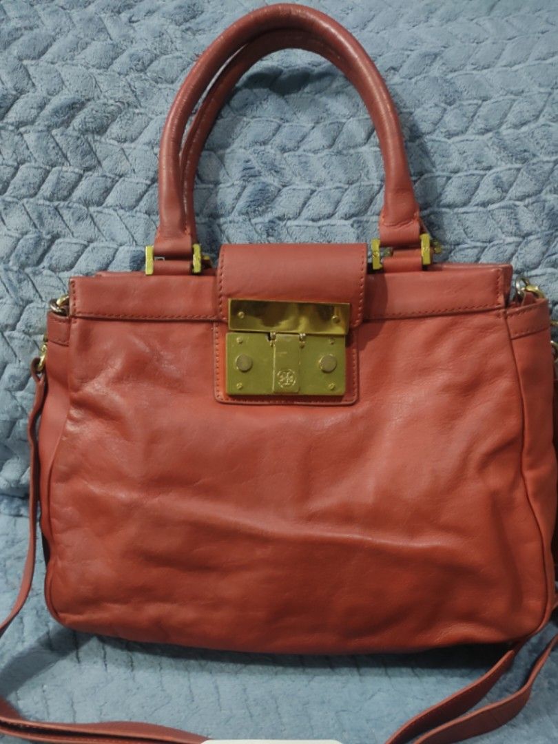 Tory Burch Orange Leather Shoulder Bag with Mirror (Category: Luxury Bags & Wallets) located in Cainta. Submitted by kluxurychoices (Listing ID 1466918342, Image 1). Description: Authentic Tory Burch Bag U.S bought.