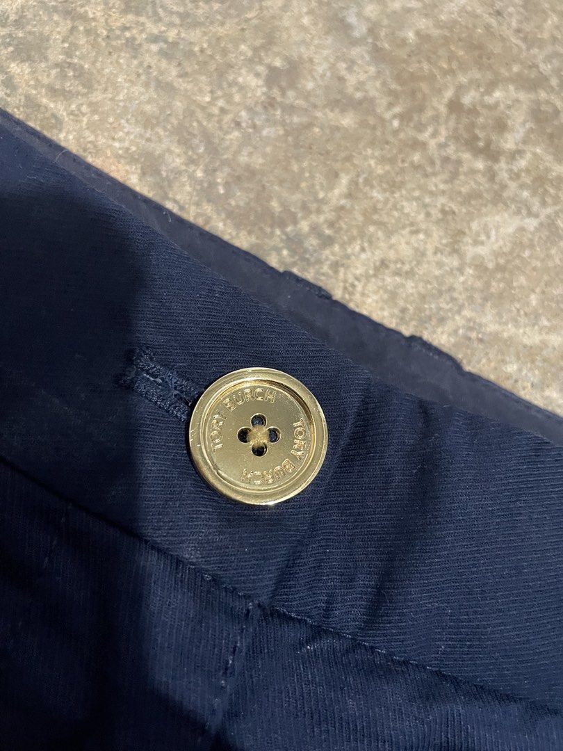 Tory Burch shorts (Category: Shorts) located in Davao. Submitted by mj_designervintagecurator (Listing ID 1466814383, Image 3). Description: 📌In good condition 📌waist 28- hips 36- length 11 inches.