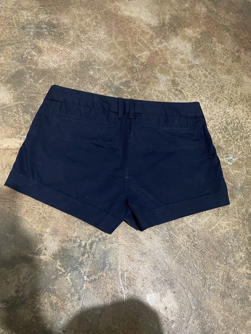 Tory Burch shorts (Category: Shorts) located in Davao. Submitted by mj_designervintagecurator (Listing ID 1466814383, Image 2). Description: 📌In good condition 📌waist 28- hips 36- length 11 inches.