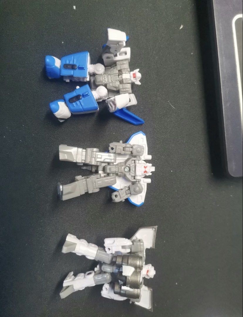 Transformers 變形金剛 限定版 星辰劍 Star Saber （分類：汽車模型）位於 Hong Kong。 由 warm.114514 提交（商品編號 1466965737，圖片 4）。簡介： 限定套裝拆出 注意只有劍 通病有壞 這一步不變形就不會開裂 常態擺放变形不會斷裂 。