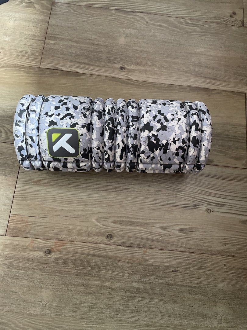 TriggerPoint Grid Foam Roller Marble Grey Black (Category: Toning & Stretching Accessories) located in Santa Rosa. Submitted by mooseproject (Listing ID 1466854618, Image 1). Description: - Brand: TriggerPoint - Color: Marble grey and black - Design: Multi-density grid surface with a sturdy hollow core - Benefits: Ideal for post-workout recovery, mobility work, and relieving tight muscles - Condition: Clean, well-maintained, and no heavy exterior