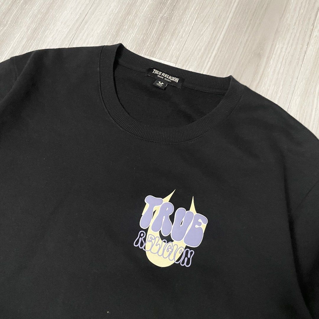 True Religion Sweatshirt (Category: Activewear) located in Cebu City. Submitted by looted.goods (Listing ID 1466916630, Image 2). Description: 21.5x25.