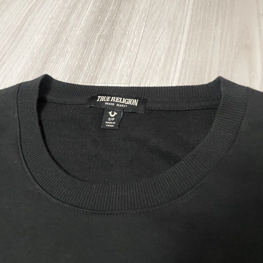 True Religion Sweatshirt (Category: Activewear) located in Cebu City. Submitted by looted.goods (Listing ID 1466916630, Image 3). Description: 21.5x25.