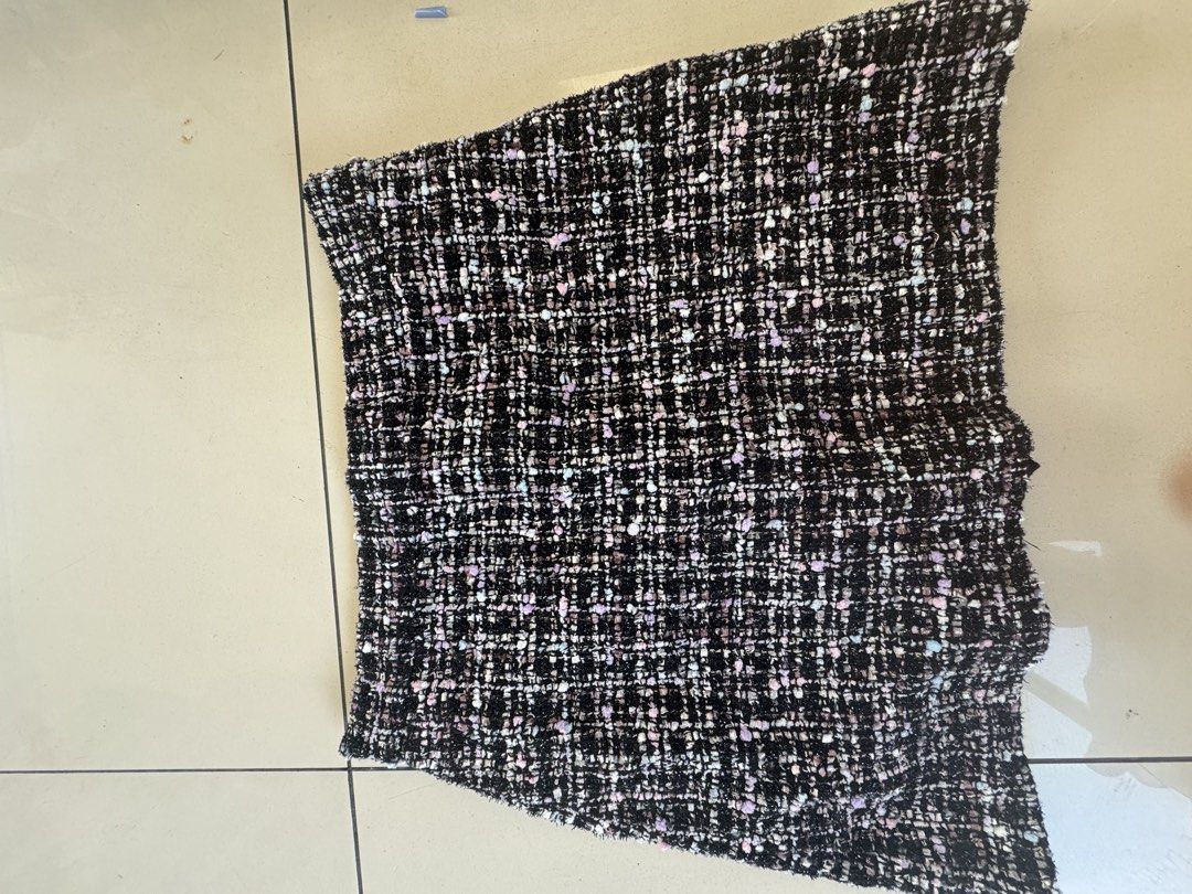 Tweed skirt 24-25 (Category: Skirts) located in Quezon City. Submitted by prelovedsaleitems (Listing ID 1466782148, Image 1). Description: .
