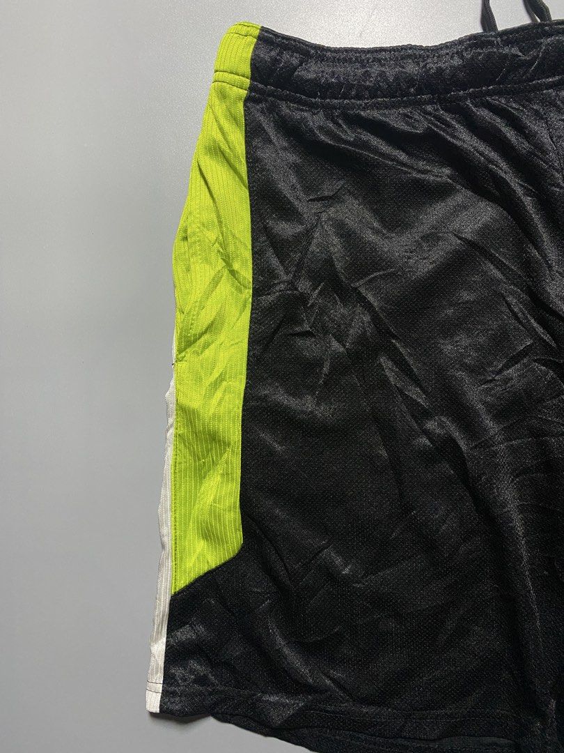 Umbro Shorts (Category: Shorts) located in Pasay City. Submitted by thrift.wards (Listing ID 1466925686, Image 3). Description: size: 34 to 38 leg hole: 13 length: 19 minimal lints .
