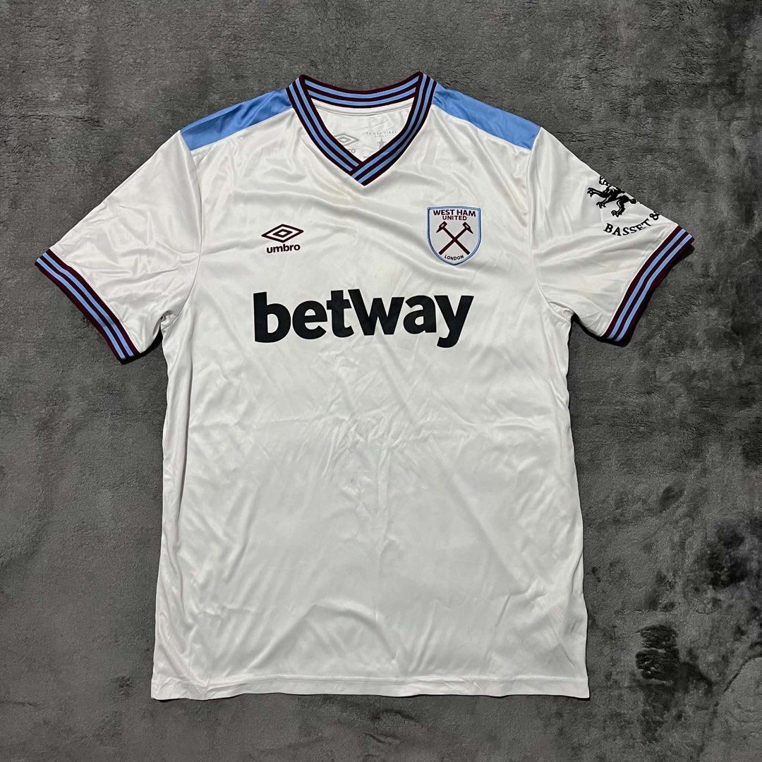 Umbro Westham Football Jersey (Category: Tshirts & Polo Shirts ) located in Cagayan de Oro. Submitted by montresor.ph (Listing ID 1466950262, Image 1). Description: Condition: Excellent Width: 21 Length: 28 Color rate: 10/10 Price: 1,200.