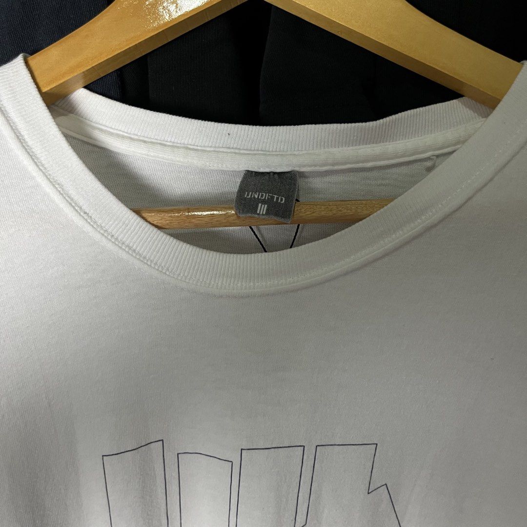 Undefeated (UNDFTD) 5-Strike logo t-shirt (Category: Tshirts & Polo Shirts ) located in Daet. Submitted by wearthriftingcloth. (Listing ID 1466920128, Image 3). Description: 👕UNDEFEATED Size:M Measurement: W21xL27 Issue(s): MINIMAL HAIRLINE Condition: 9.5/10 Color rate: 9/10 ➡️Swipe- to see more detail pic 📌No Deleting/Cancelation‼️ 📌Color may Vary Due to Lighting‼️ 📌Please be responsible buyer Bogus/Flaker will be posted‼️ 📌All ltems Need W