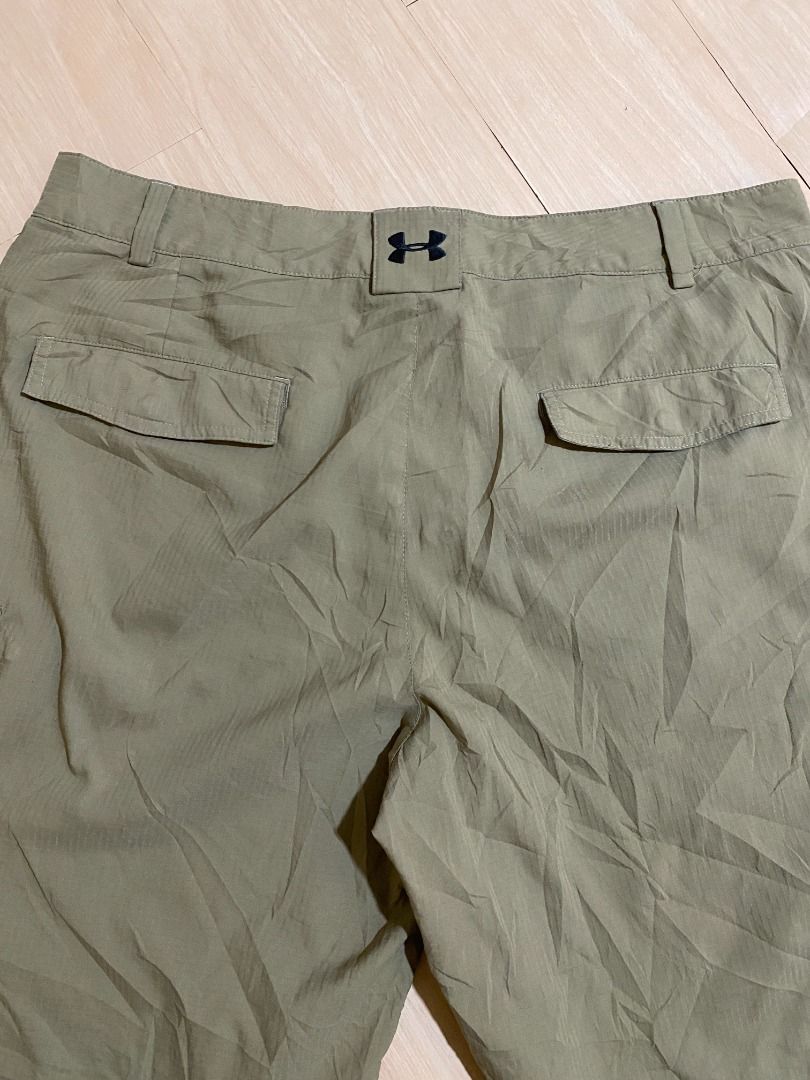 Under Armour Nylon Cargo Shorts (Category: Shorts) located in Cadiz. Submitted by thespotcdz (Listing ID 1466809651, Image 3). Description: Size 36 on tag Length 21.5" Excellent condition.
