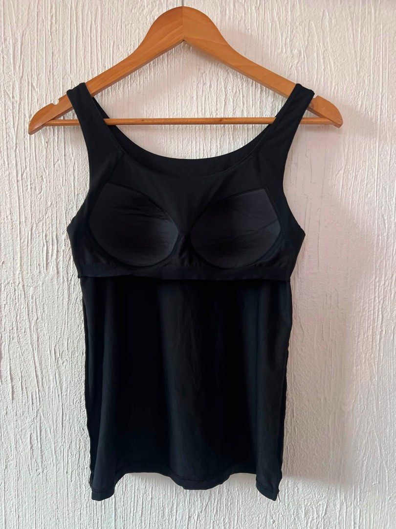 Uniqlo Airism Small (Category: Sleeveless) located in Amadeo. Submitted by mavmadel (Listing ID 1466825840, Image 3). Description: -small size -excellent to like new -color rate 10/10.