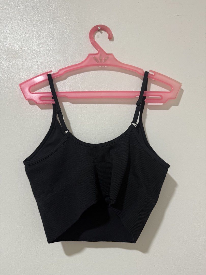 UNIQLO Black Ribbed Bra (Category: Sleeveless) located in Manila. Submitted by itsmerawrs (Listing ID 1466789061, Image 2). Description: .
