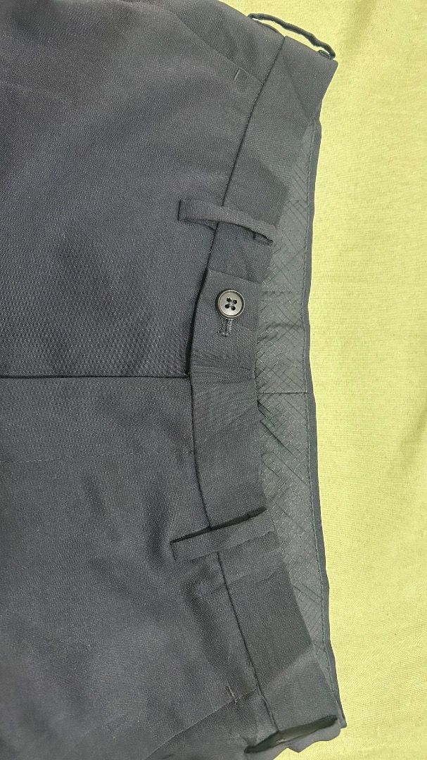 UNIQLO Black Trouser (Category: Other Bottoms) located in Manila. Submitted by shoptasticfinds (Listing ID 1466907705, Image 2). Description: .