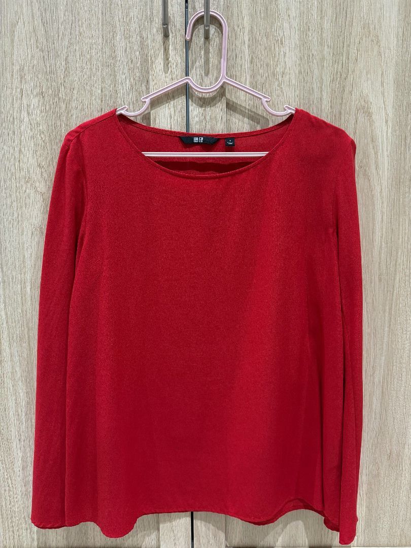 Uniqlo Boat Neck Blouse (Category: Longsleeves) located in Manila. Submitted by shopforprelovedclothes (Listing ID 1466779707, Image 1). Description: Size: Small Color: Red.