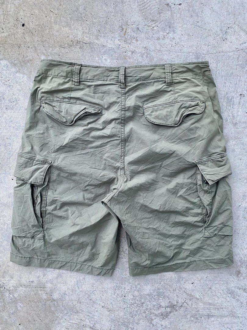 Uniqlo Cargo 6 Pocket Short (Category: Shorts) located in Davao. Submitted by vanthriftfinds5 (Listing ID 1466784475, Image 3). Description: •Size: Large on waist tag Actual measurement 32-34 •Length: 21 •Hem: 11 No issue Excellent condition Color rate: 9.9/10 DM TO PURCHASE.📩 🏙️ Location: Davao City 8000 📌Shipping Nationwide. Payment First Basis. No COD. Can provide ids and vouch for your safety. Mode of payment: Gcash Delivery Courier: JNT E