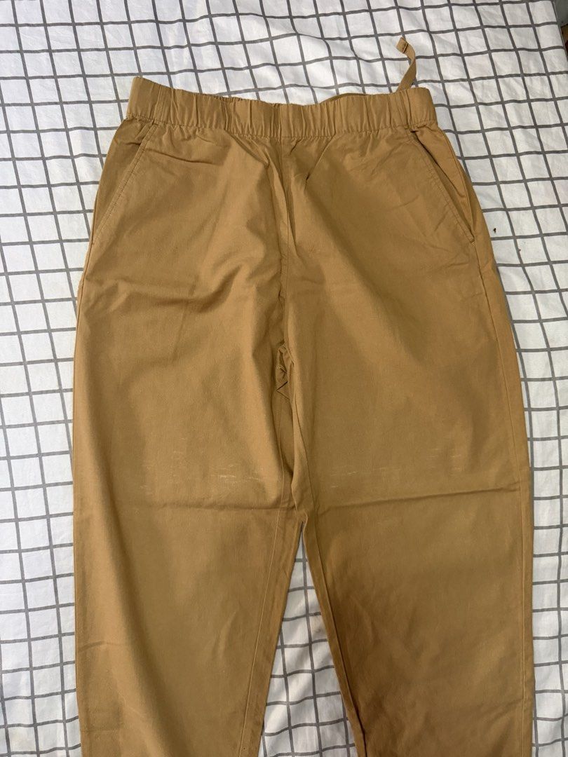 Uniqlo Cotton Relaxed Ankle Pants (Category: Other Bottoms) located in Manila. Submitted by pinkyswearshop2.0 (Listing ID 1466833507, Image 2). Description: .