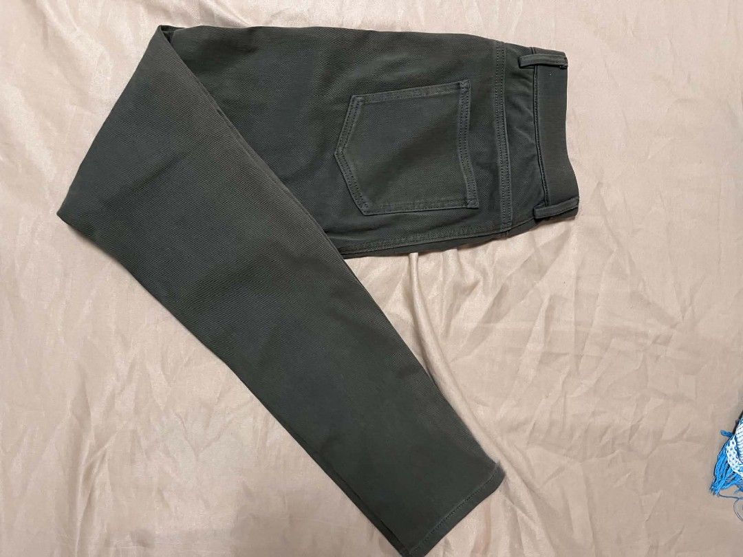 Uniqlo Dark Green Pants Size M (Category: Jeans) located in Caloocan City. Submitted by savastrid (Listing ID 1466826768, Image 2). Description: - Brand: Uniqlo - Color: Dark Green - Size: M (Waist: 63-69cm, Hip: 88-94cm) - Material: 58% Cotton, 27% Polyester, 15% Spandex - Origin: Made in China - Style: Standard straight cut with back pockets and belt loops - Versatile and easy to match with any daily top.