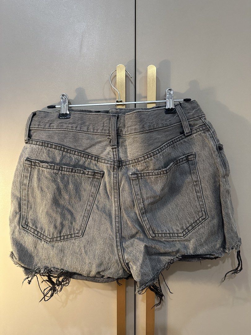 Uniqlo Denim Shorts (24) (Category: Shorts) located in General Trias. Submitted by koobon (Listing ID 1466926790, Image 2). Description: .