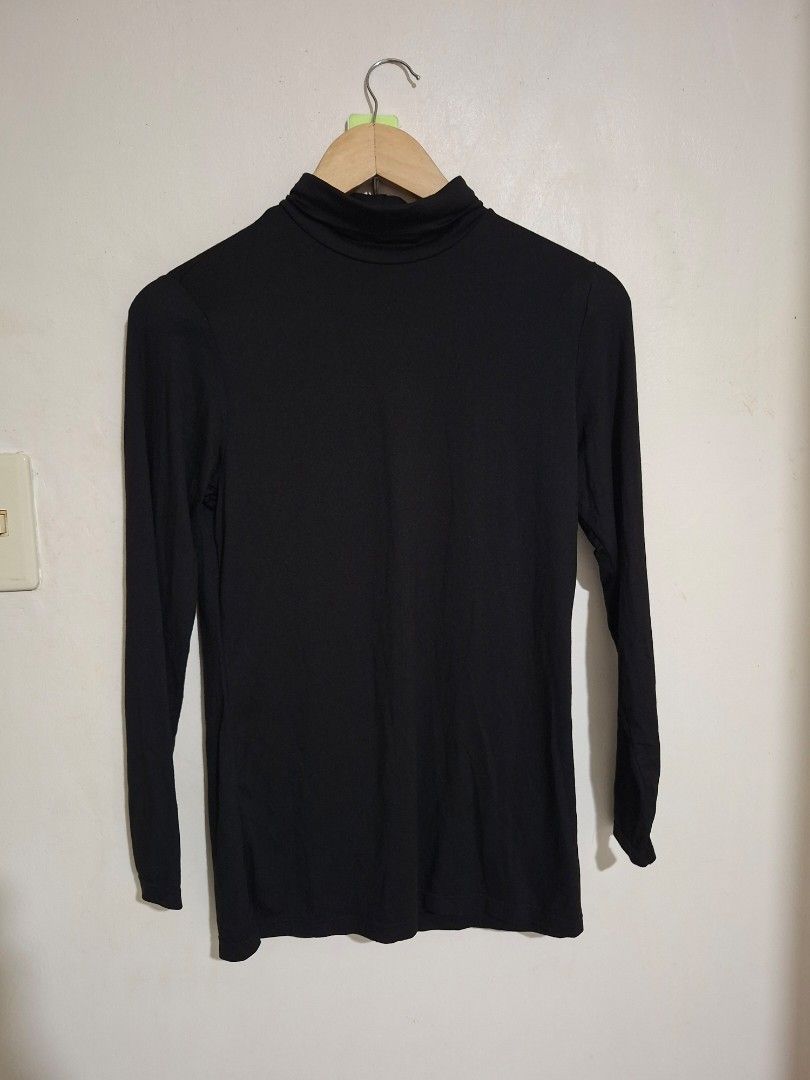 Uniqlo heattech turtle neck XL (Category: Longsleeves) located in Subic. Submitted by petitecorner22 (Listing ID 1466889766, Image 1). Description: no more haggling please.