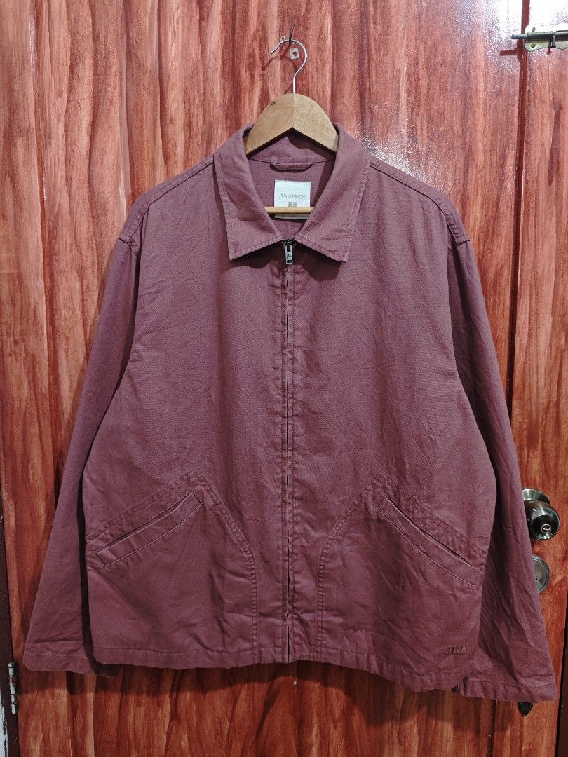Uniqlo JWA Blouson Jacket (Category: Coats, Jackets and Outerwear) located in Quezon City. Submitted by princegreey (Listing ID 1466927029, Image 2). Description: Uniqlo JW Anderson Collaboration Zip-up Blouson Jacket Size: XL Dimes: 25 width/ 28 length Excellent condition DM TO PURCHASE 📥 Shipping: J&T & Lalamove Loc: QC kamuning.