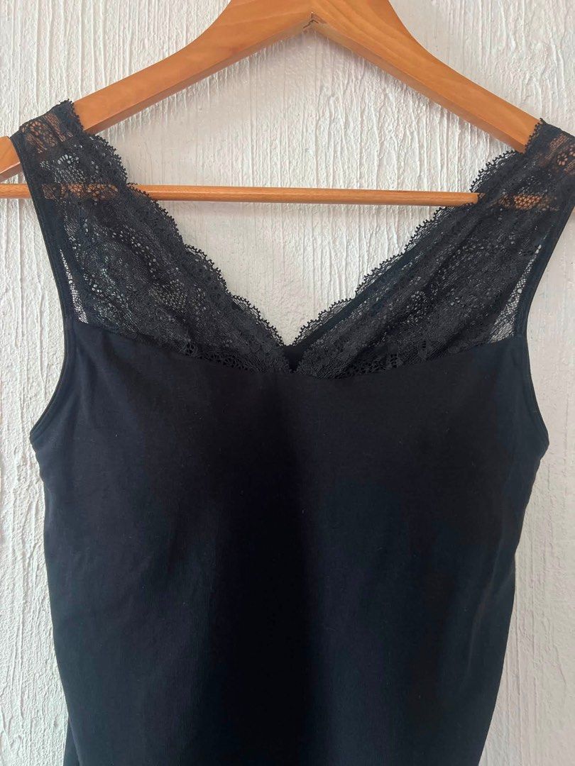 Uniqlo Lace Strap Padded Bratop (Category: Sleeveless) located in Amadeo. Submitted by mavmadel (Listing ID 1466827451, Image 2). Description: -medium size -excellent to like new -color rate 10/10.