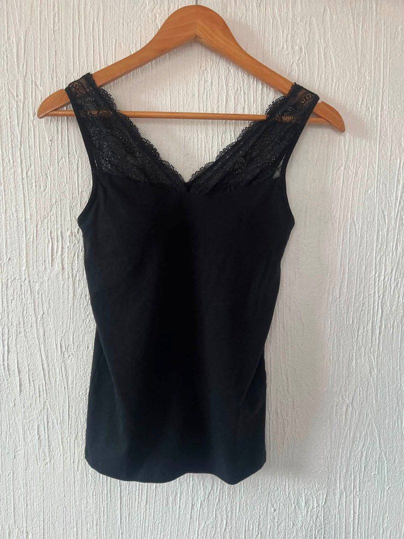 Uniqlo Lace Strap Padded Bratop (Category: Sleeveless) located in Amadeo. Submitted by mavmadel (Listing ID 1466827451, Image 1). Description: -medium size -excellent to like new -color rate 10/10.