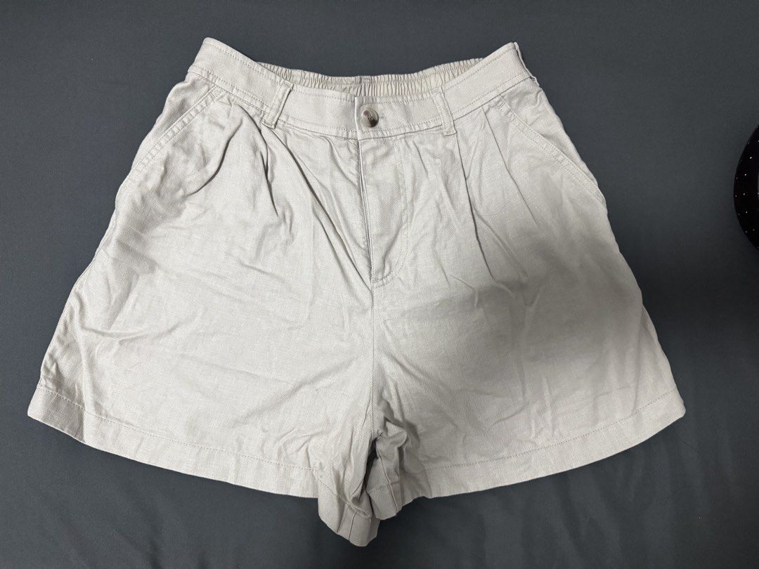 Uniqlo Linen Shorts (Category: Shorts) located in Manila. Submitted by magnifiqueshoppe (Listing ID 1466970846, Image 1). Description: Rfs: wrong size Bought for 1,290.