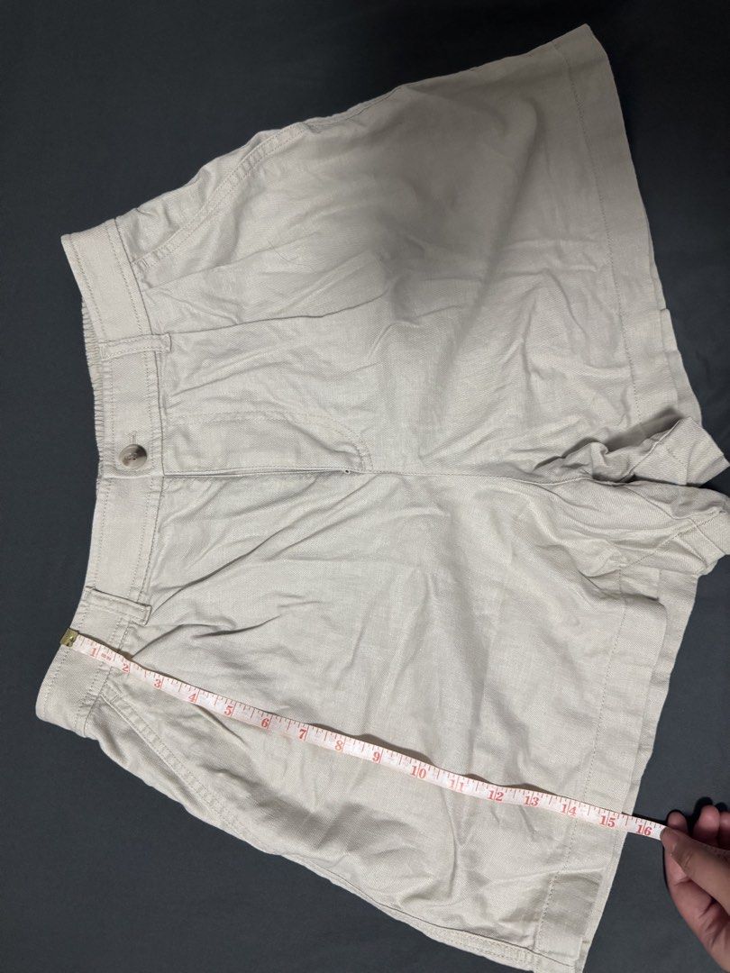 Uniqlo Linen Shorts (Category: Shorts) located in Manila. Submitted by magnifiqueshoppe (Listing ID 1466970846, Image 3). Description: Rfs: wrong size Bought for 1,290.