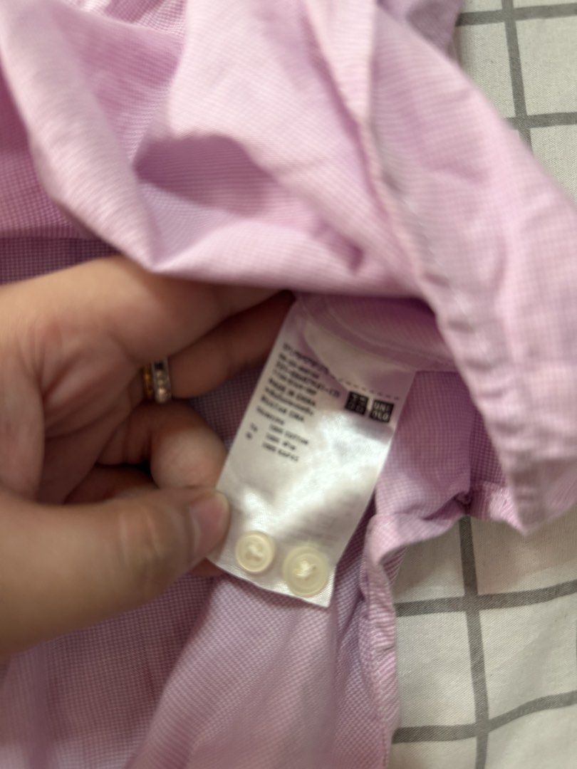 Uniqlo long-sleeve button-down (Category: Longsleeves) located in Quezon City. Submitted by pinkyswearshop (Listing ID 1466828721, Image 3). Description: .
