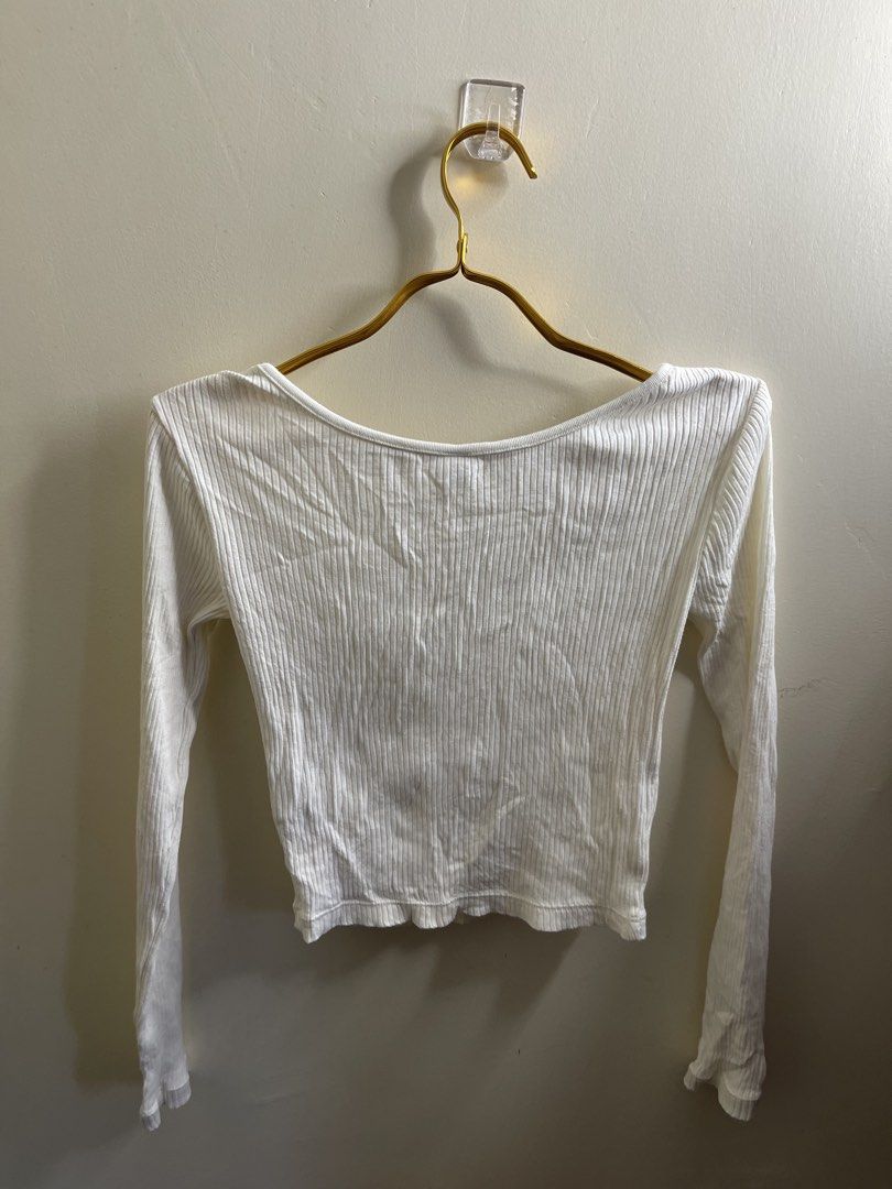 Uniqlo longsleeves top S/m fb79 (Category: Longsleeves) located in Baguio. Submitted by affordaprice_2600baguio (Listing ID 1466810370, Image 3). Description: .