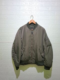 (Category: ) located in . Submitted by uniqloarchives_ (Listing ID 1466788421, Image 1). Description: .