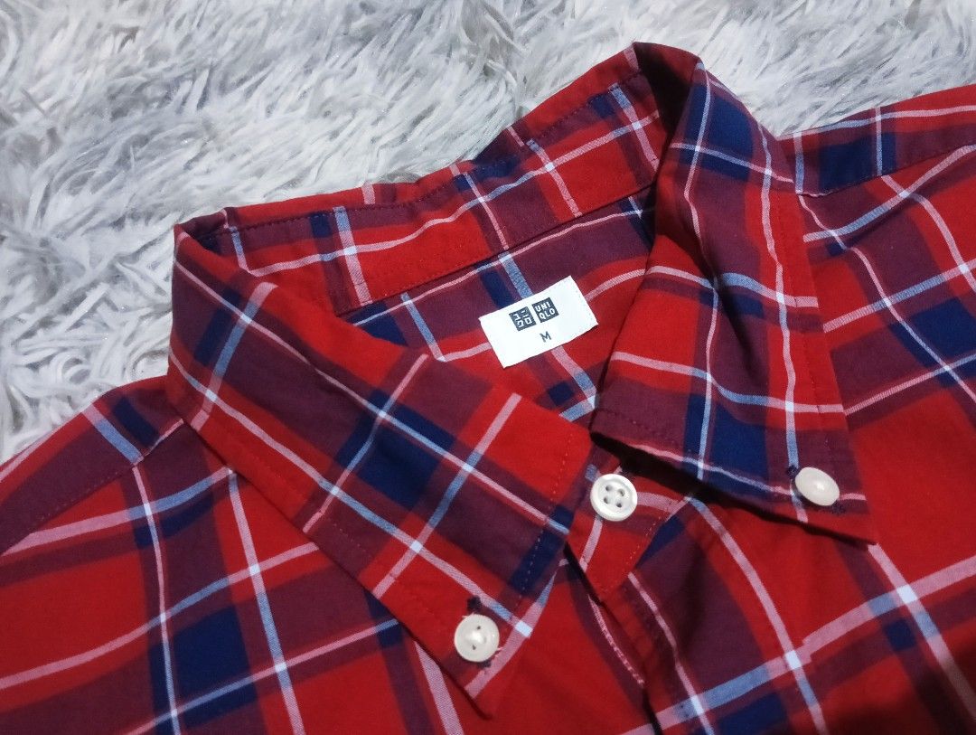 UNIQLO MEN BUTTON DOWN POLO SHIRT (Category: Tshirts & Polo Shirts ) located in Davao. Submitted by nevar07 (Listing ID 1466775876, Image 3). Description: SIZE: MEDIUM DIMENSION: W20 X L29 SINGLE CHEST POCKET EXCELLENT CONDITION LIKE NEW READY TO WEAR Product Highlights • Material: 100% ultra-long cotton fibers featuring an elegant, supple texture. • Design: Classic red tartan plaid print, button-down collar, and garment-washed finish for a soft,