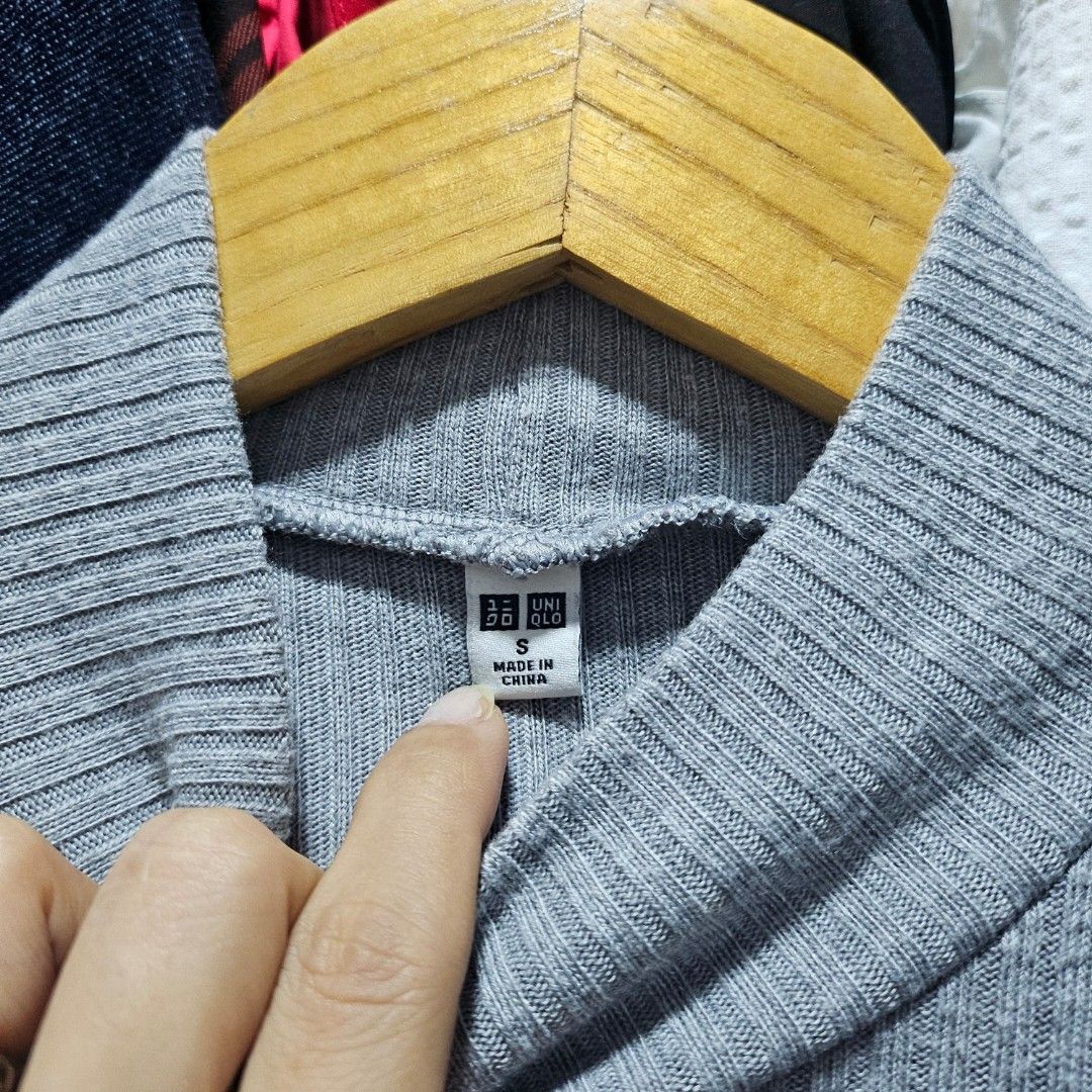 Uniqlo Rib Turtle Neck Long Sleeves (Category: Coats, Jackets and Outerwear) located in Rizal. Submitted by likasie (Listing ID 1466930286, Image 2). Description: small size. In good condition. super strerchy 📍Cainta/Pasig.