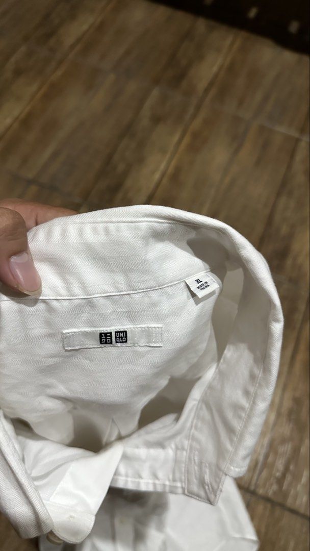 UNIQLO SHORTSLEEVE WHITE (Category: Tshirts & Polo Shirts ) located in Manila. Submitted by urban.vintage (Listing ID 1466787101, Image 2). Description: ISSUE: NONE (NEED WASH) MOP :GCASH (NO COD) SHIP VIA: LALAMOVE & J&T LOCATION: PASIG CITY LENGTH: 30 WIDTH :22.