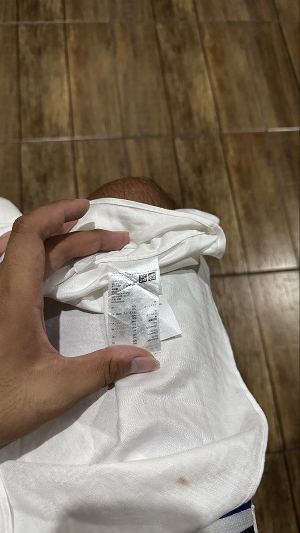 UNIQLO SHORTSLEEVE WHITE (Category: Tshirts & Polo Shirts ) located in Manila. Submitted by urban.vintage (Listing ID 1466787101, Image 3). Description: ISSUE: NONE (NEED WASH) MOP :GCASH (NO COD) SHIP VIA: LALAMOVE & J&T LOCATION: PASIG CITY LENGTH: 30 WIDTH :22.