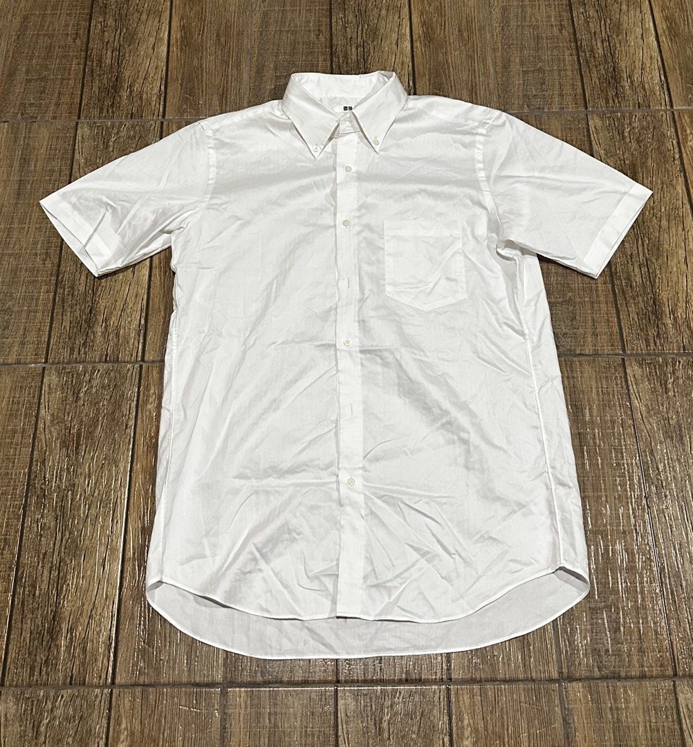UNIQLO SHORTSLEEVE WHITE (Category: Tshirts & Polo Shirts ) located in Manila. Submitted by urban.vintage (Listing ID 1466787101, Image 1). Description: ISSUE: NONE (NEED WASH) MOP :GCASH (NO COD) SHIP VIA: LALAMOVE & J&T LOCATION: PASIG CITY LENGTH: 30 WIDTH :22.