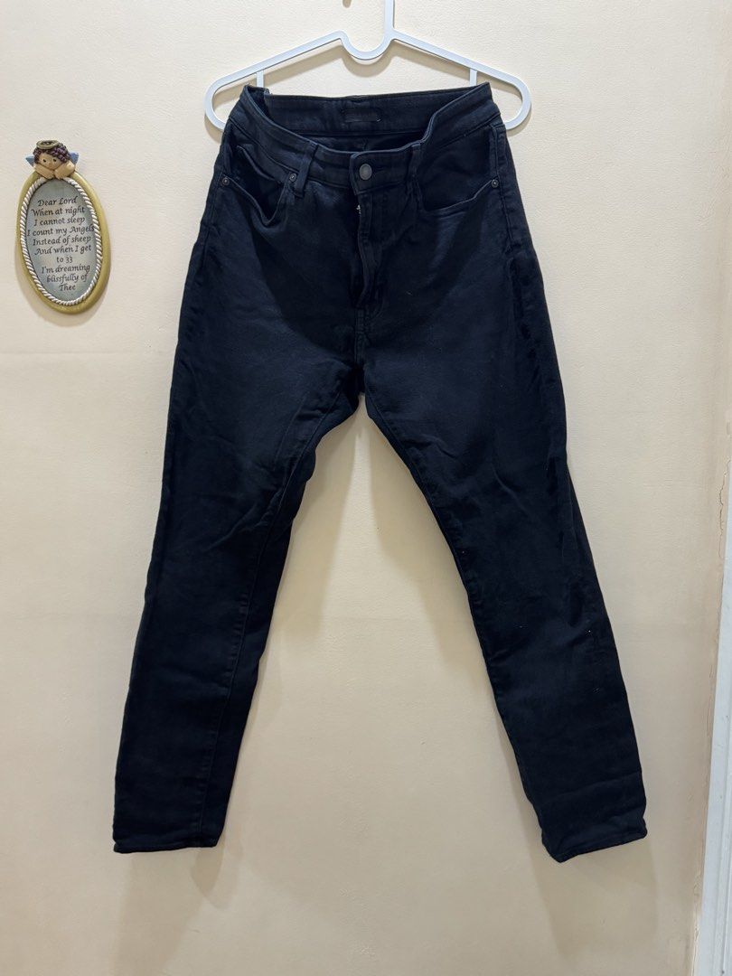 Uniqlo Skiny Jeans (Category: Jeans) located in Caloocan City. Submitted by vanityplum (Listing ID 1466897327, Image 1). Description: .