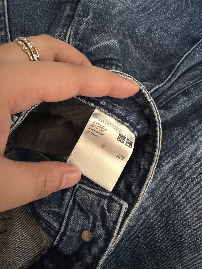 Uniqlo Slim fit pants (Category: Jeans) located in Quezon City. Submitted by pinkystrends.co (Listing ID 1466845968, Image 3). Description: .