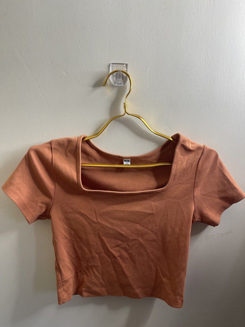 Uniqlo squareneck crop tee M fb77 (Category: Shirts) located in Baguio. Submitted by affordaprice_2600baguio (Listing ID 1466809823, Image 1). Description: .