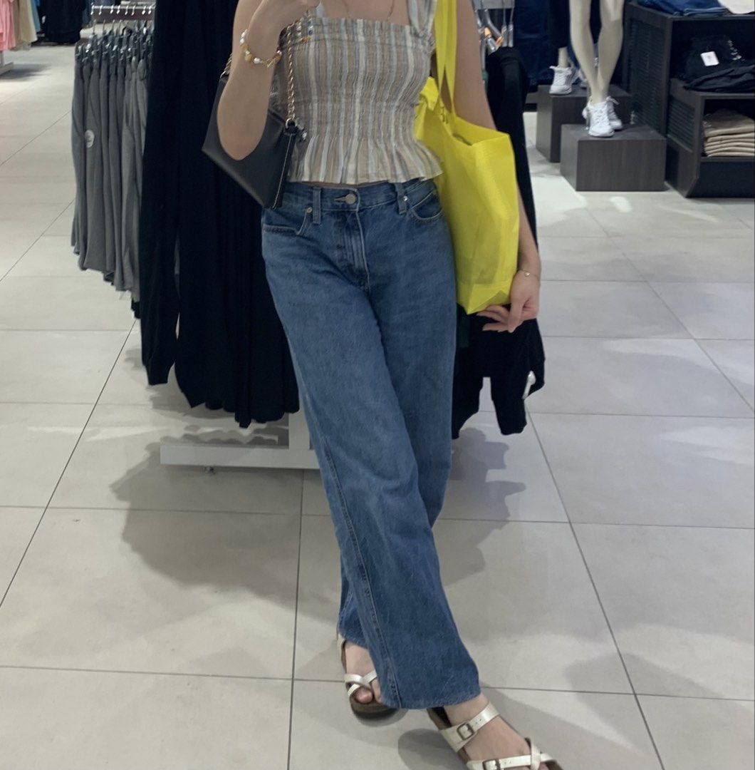 Uniqlo Straight cut jeans (Category: Jeans) located in Manila. Submitted by peacd (Listing ID 1466914956, Image 2). Description: .