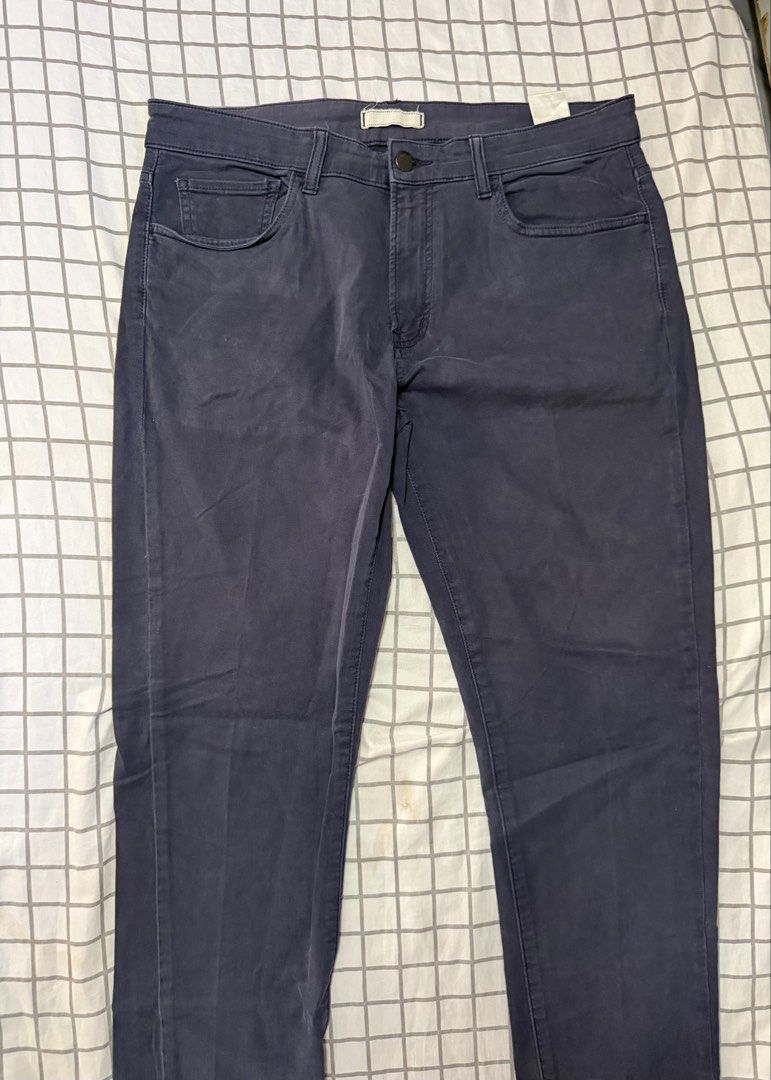 Uniqlo stretch slim-fit pants (Category: Jeans) located in Quezon City. Submitted by pinkyswearshop (Listing ID 1466814315, Image 2). Description: .