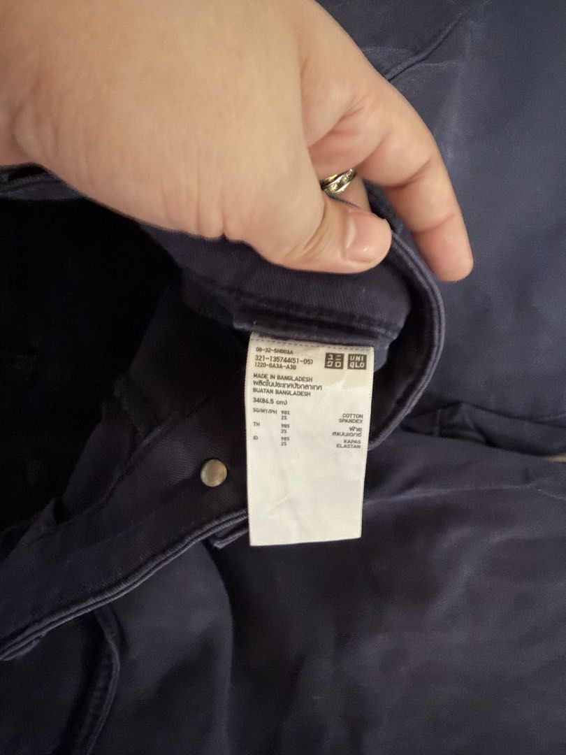 Uniqlo stretch slim-fit pants (Category: Jeans) located in Quezon City. Submitted by pinkystrends.co (Listing ID 1466847536, Image 3). Description: .