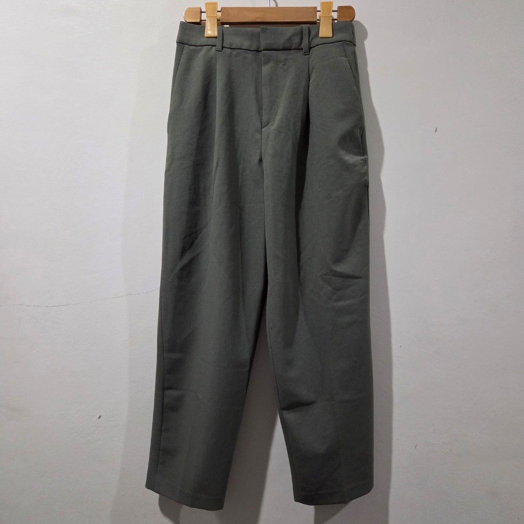 Uniqlo Tapered Pants (Category: Other Bottoms) located in San Nicolas. Submitted by mllc523 (Listing ID 1466807885, Image 1). Description: Closure: Button and hook with zip fly Pockets: Two functional back pockets Condition: Excellent, clean fabric with no stains or damage Size S, fits 25" to 26" Length: 35".