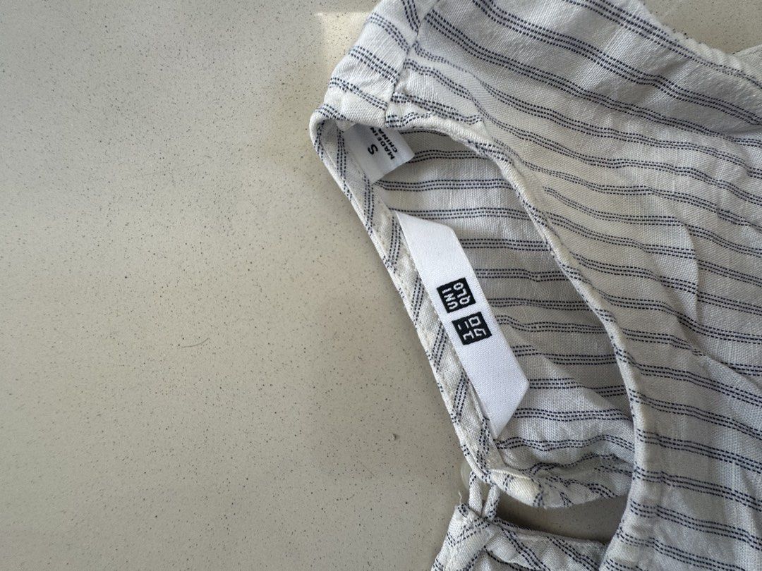 Uniqlo top (Category: Blouses) located in Quezon City. Submitted by prelovedsaleitems (Listing ID 1466781460, Image 1). Description: .