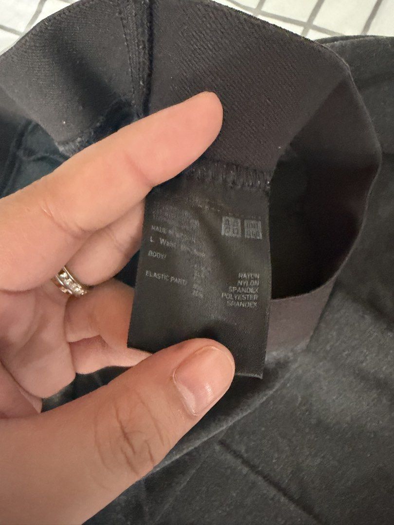 Uniqlo Ultrastretch Pants (Category: Other Bottoms) located in Quezon City. Submitted by pinkyswearshop (Listing ID 1466811574, Image 3). Description: .