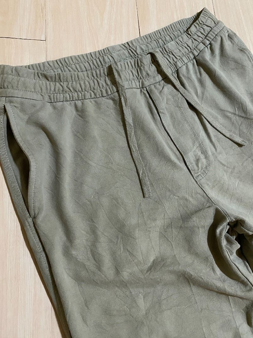 Uniqlo Washed Jersey Jogger Pants (Category: Joggers) located in Cadiz. Submitted by thespotcdz (Listing ID 1466826054, Image 2). Description: Medium on tag Waist 30-34 Length 38.5" 9.5/10 rate w/ small hole (back pocket).