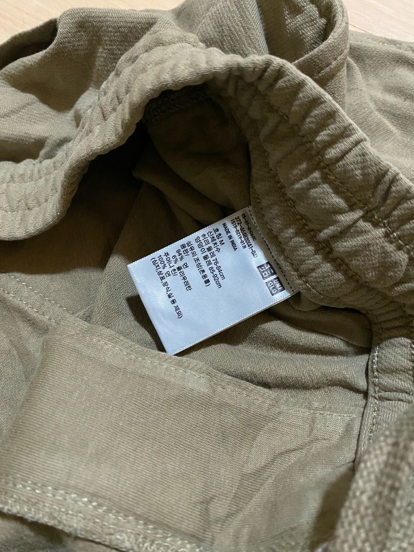 Uniqlo Washed Jersey Jogger Pants (Category: Joggers) located in Cadiz. Submitted by thespotcdz (Listing ID 1466826054, Image 3). Description: Medium on tag Waist 30-34 Length 38.5" 9.5/10 rate w/ small hole (back pocket).